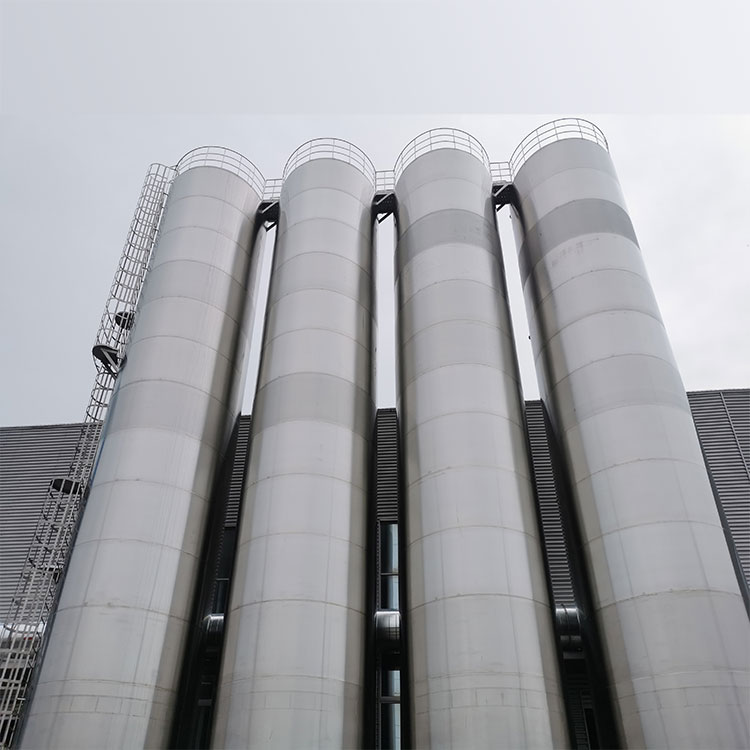 Como os silos de armazenamento externos melhoram a eficiência no manuseio de materiais a granel?